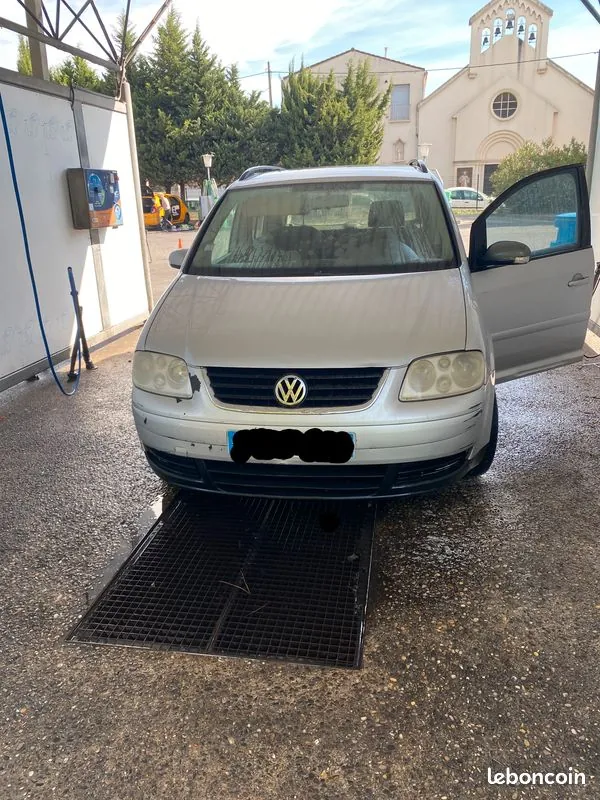 Volkswagen Touran 2004 photo 2