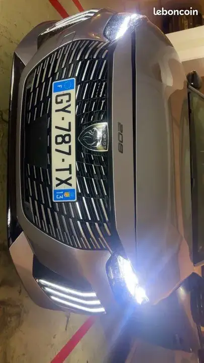 Peugeot 208 2025 photo 2
