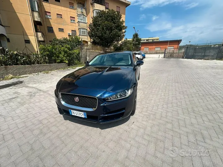 Jaguar Xe 2017 photo 2