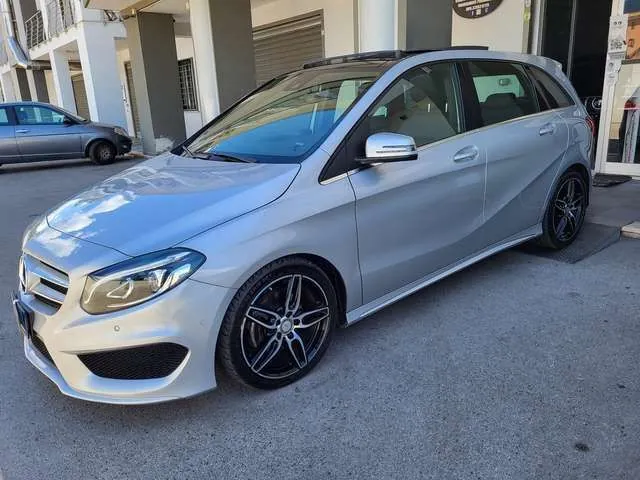 Mercedes-Benz B 180