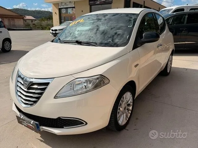 Lancia Ypsilon 2013 photo 2