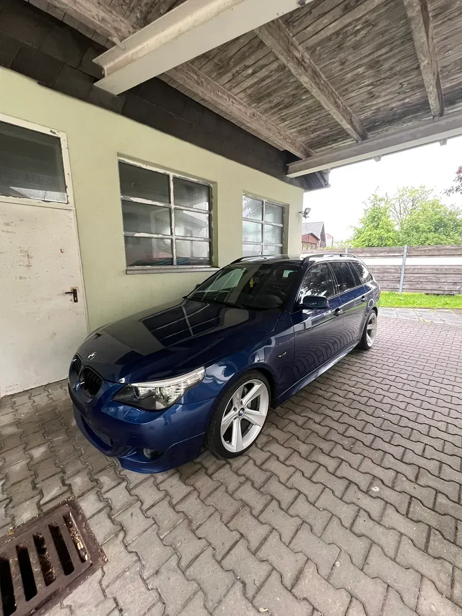 BMW 5 Series 2009 photo 2