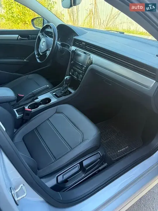 Volkswagen Passat 2020 photo 2