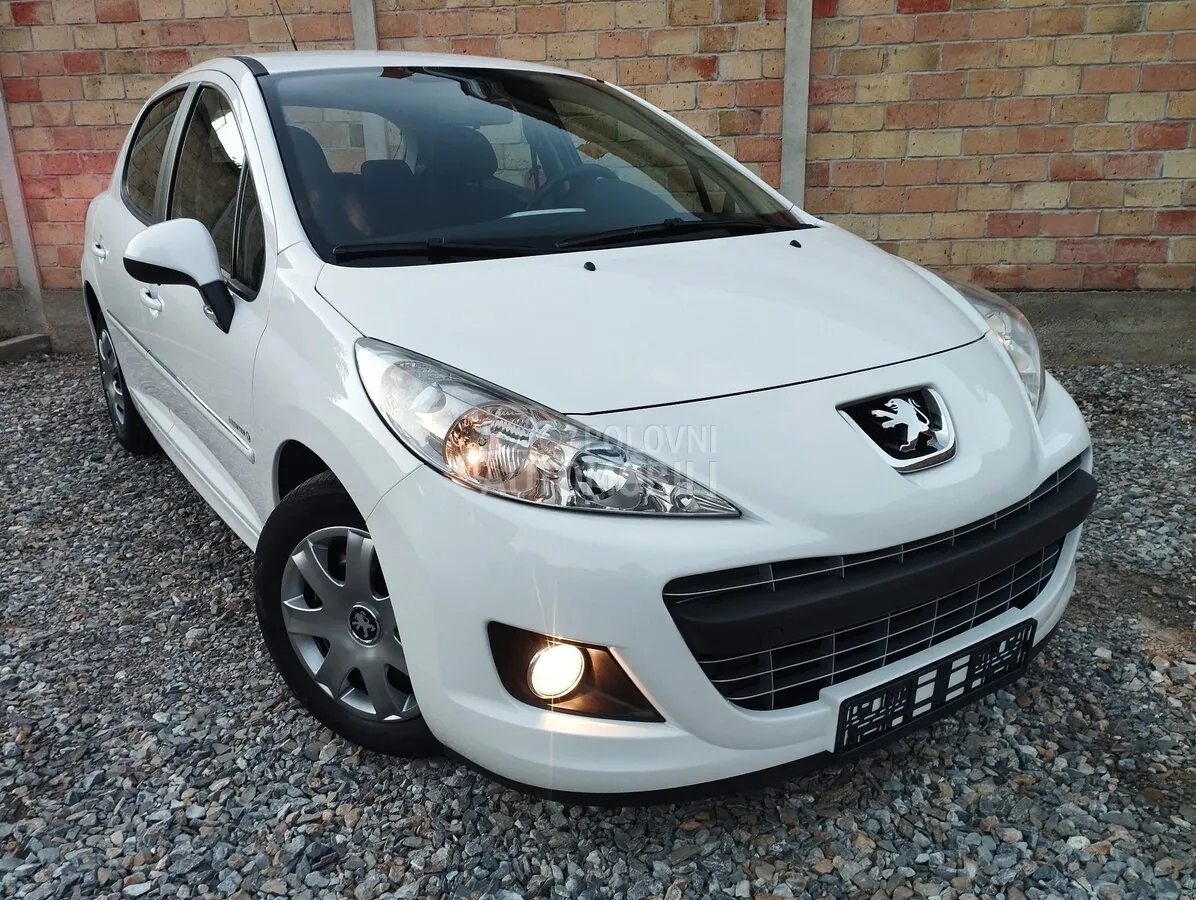 Peugeot 207 2011 photo 5