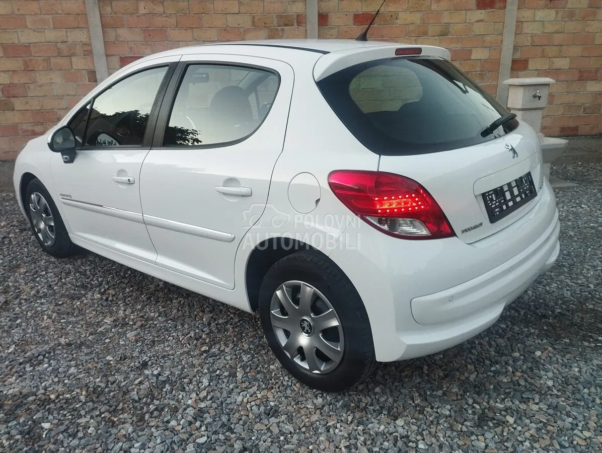 Peugeot 207 2011 photo 4
