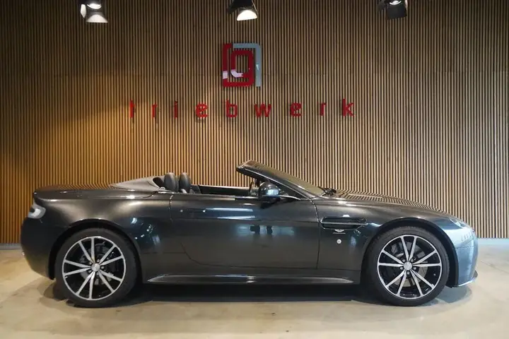 Aston Martin V8 Vantage Roadster
