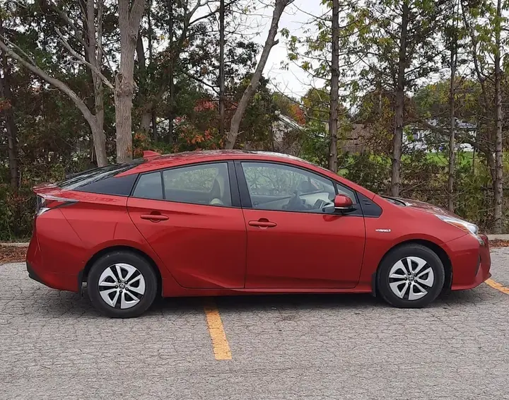 Toyota Prius 2017 photo 3