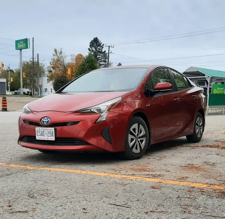 Toyota Prius 2017 photo 2