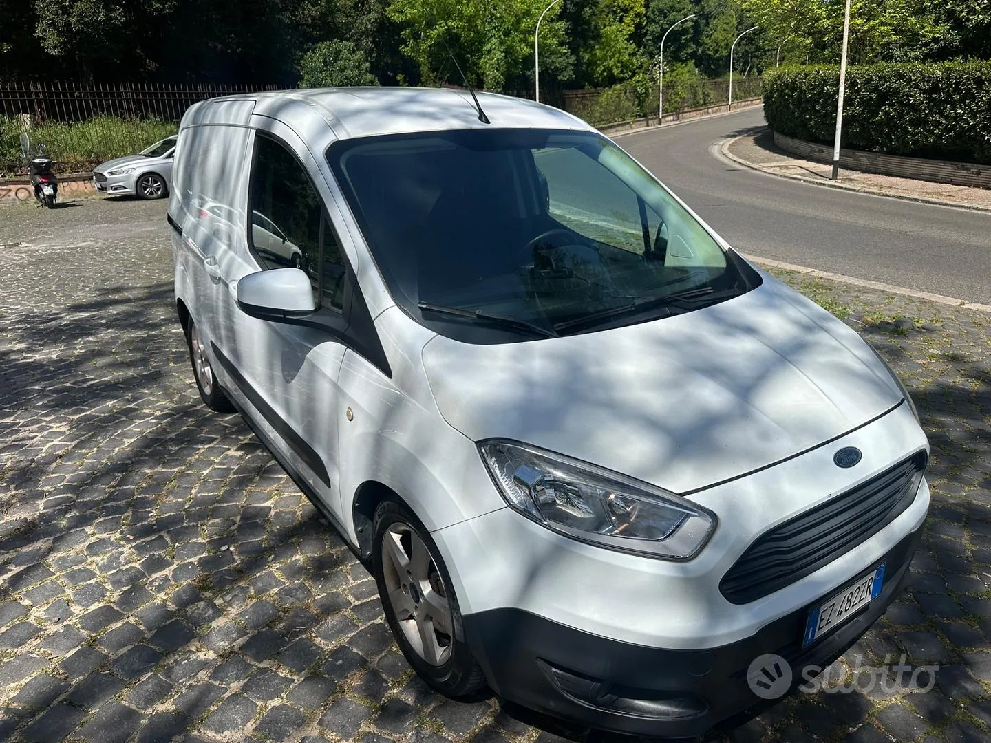 Ford Transit Courier 2015 photo 2