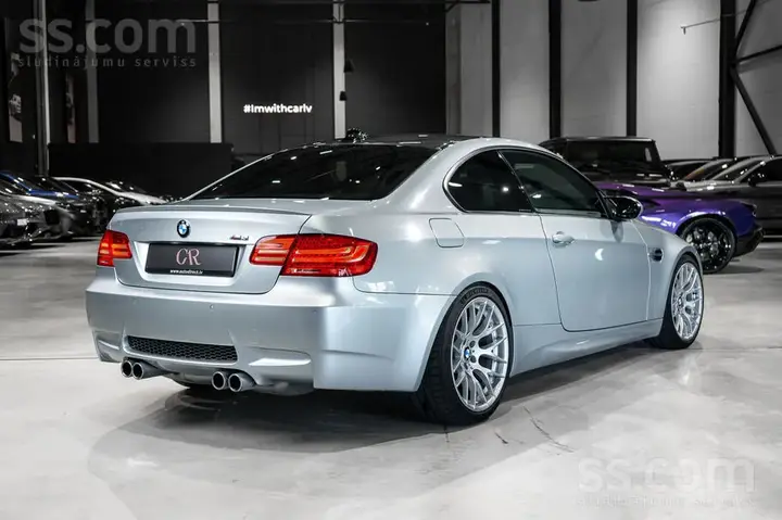 BMW M3 2010 photo 4