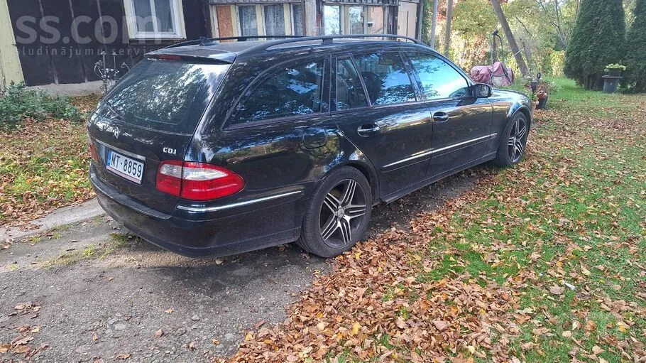 Mercedes-Benz E270 2003 photo 2