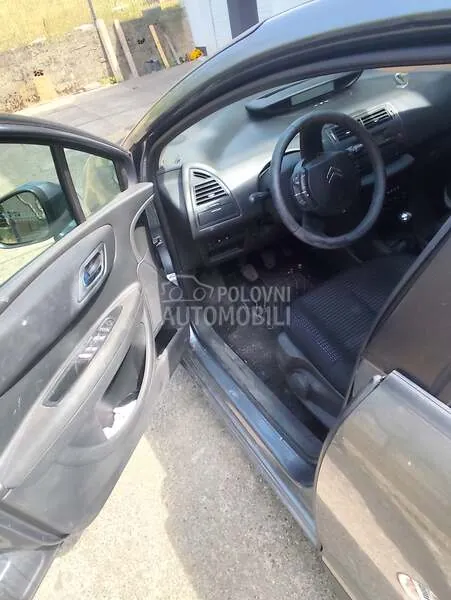 Citroen C4 2010 photo 2