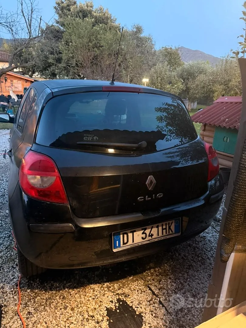Renault Clio 2008 photo 2