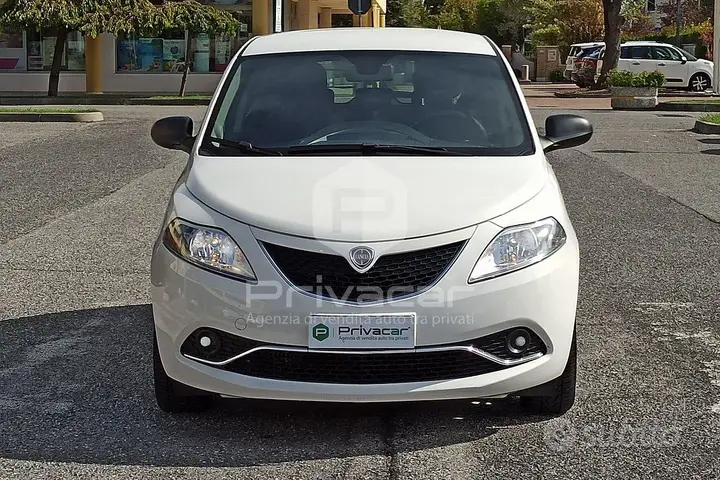 Lancia Ypsilon 2017 photo 2