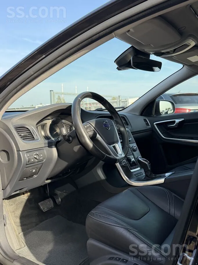 Volvo V60 2015 photo 4