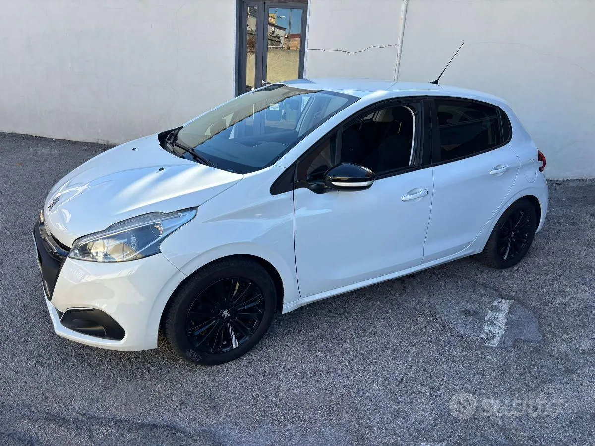 Peugeot 208 2018 photo 2