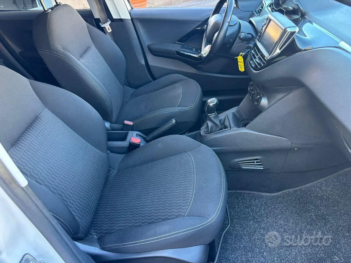 Peugeot 208 2018 photo 5