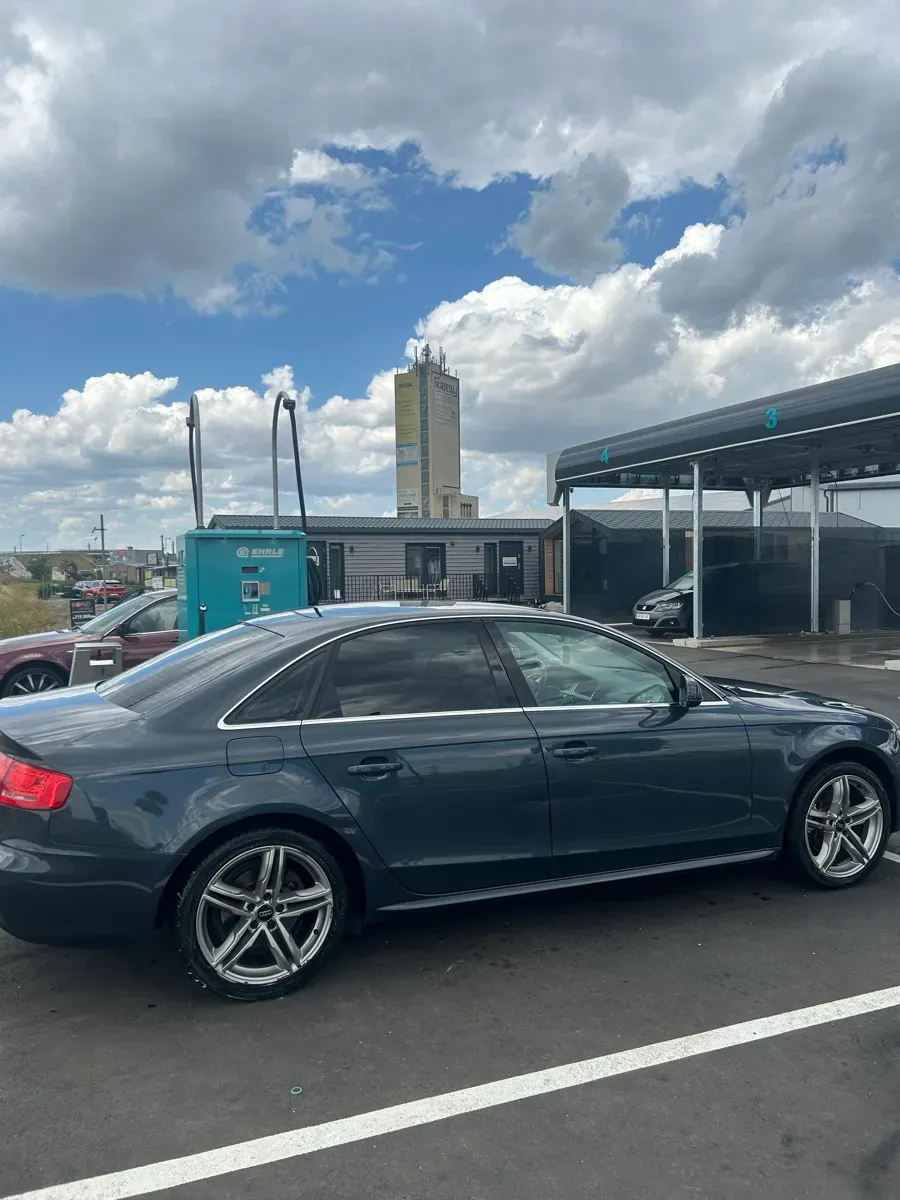 Audi A4 2009 photo 3