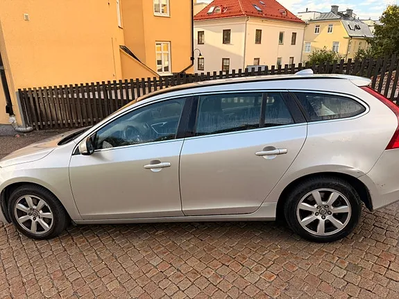 Volvo V60 2013 photo 2