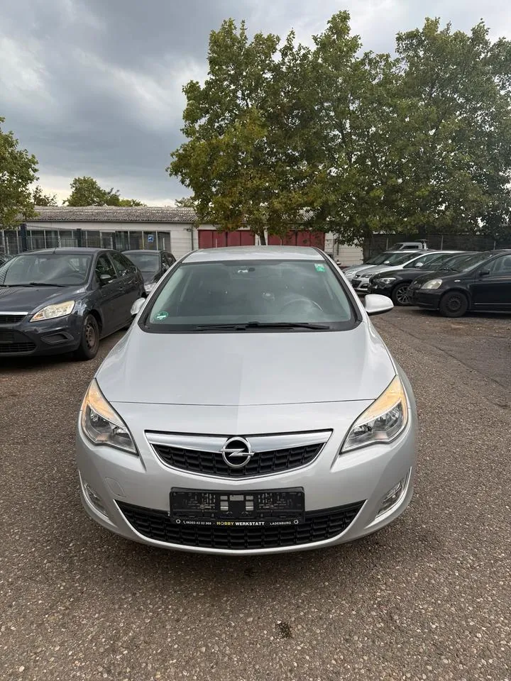 Opel Astra J