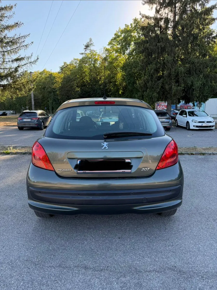 Peugeot 207 2009 photo 2