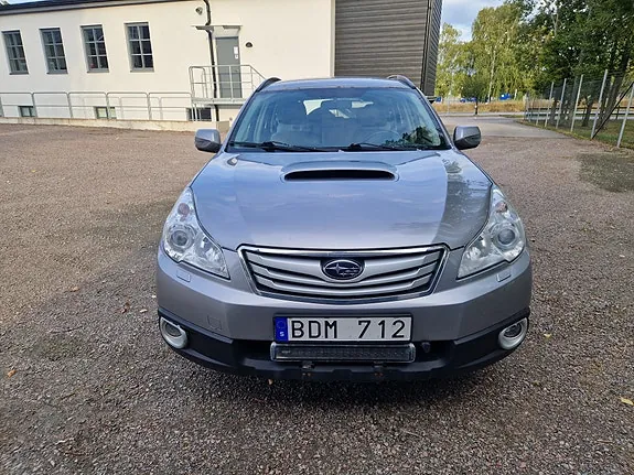 Subaru Outback 2011 photo 4