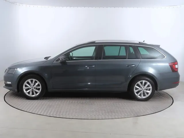 Skoda Octavia Combi 2019 photo 2