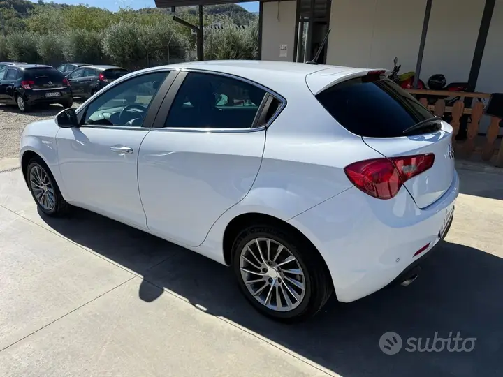 Alfa Romeo Giulietta 2017 photo 5