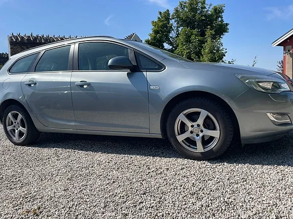 Opel Astra 2012 photo 3