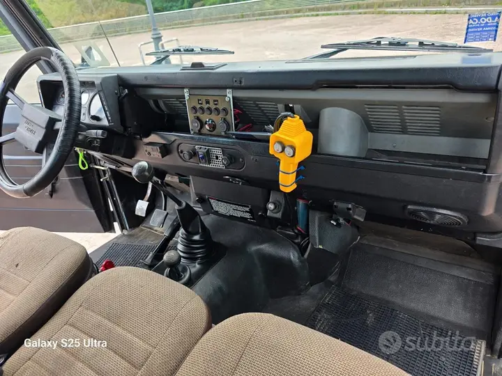 Land Rover Defender 1987 photo 2