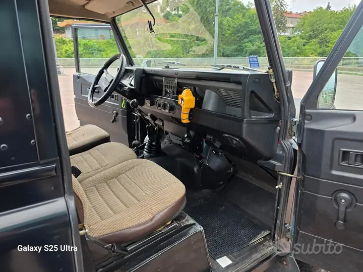 Land Rover Defender 1987 photo 4