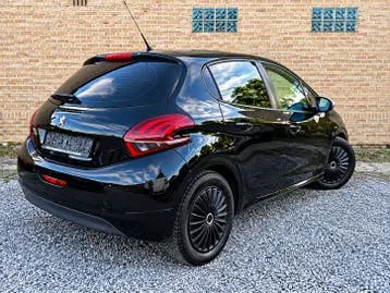 Peugeot 208 2017 photo 3
