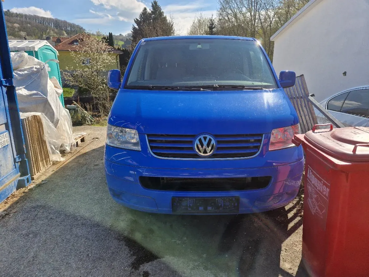 Volkswagen T5 2004 photo 2