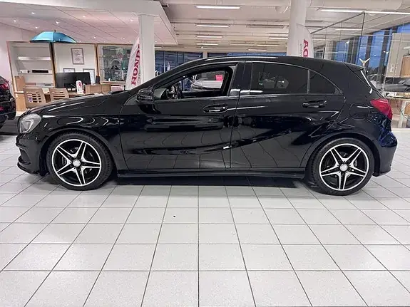 Mercedes-Benz A 180 2014 photo 2
