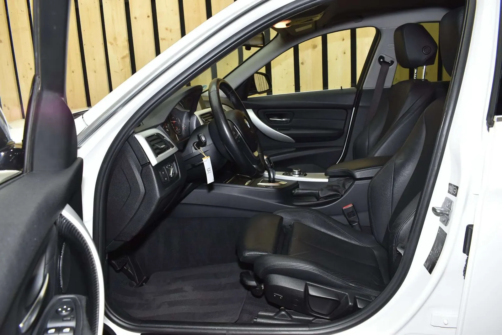 BMW 320I 2013 photo 4