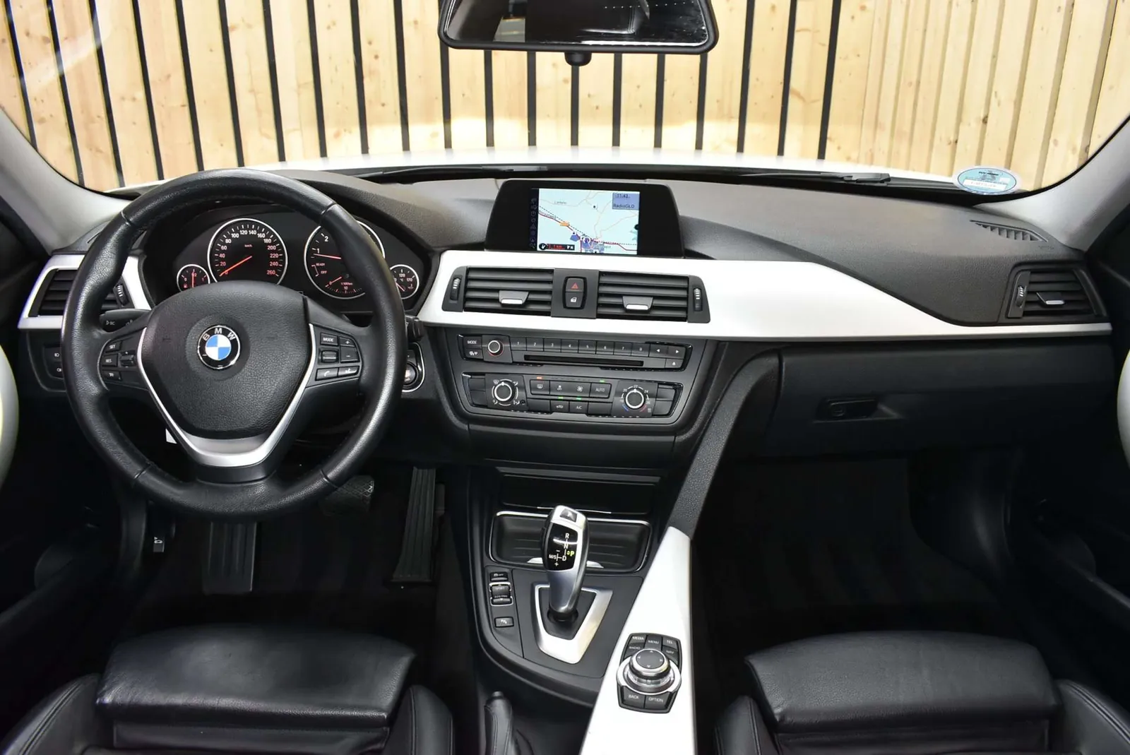 BMW 320I 2013 photo 3