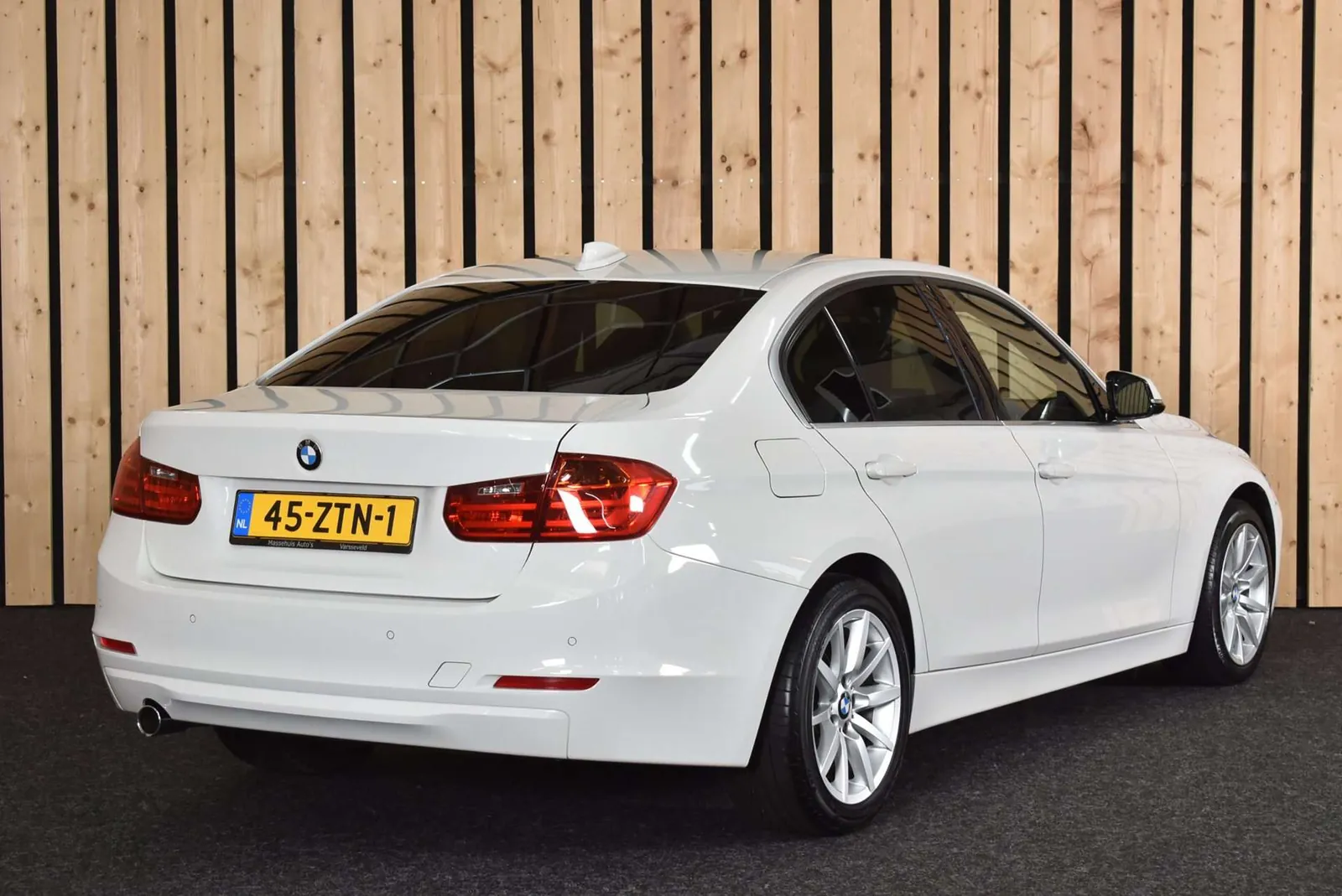 BMW 320I 2013 photo 2