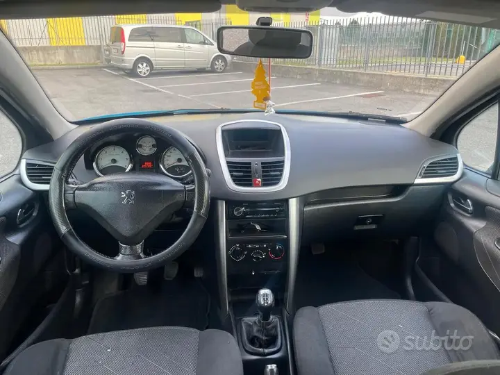 Peugeot 207 2006 photo 4