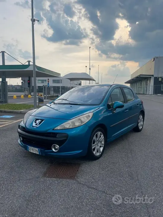Peugeot 207 2006 photo 2