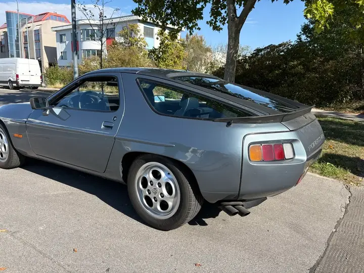 Porsche 928 S 1983 photo 2