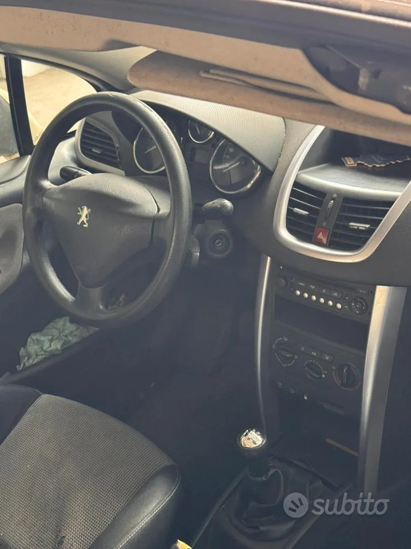 Peugeot 207 2008 photo 5