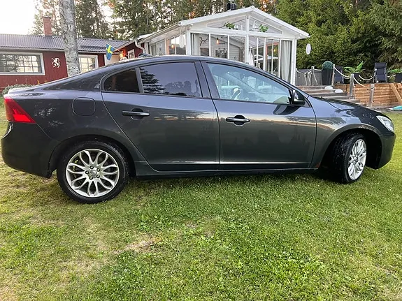 Volvo S60 2011 photo 2