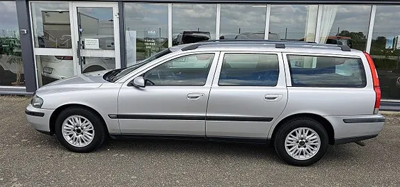Volvo V70 2004 photo 2