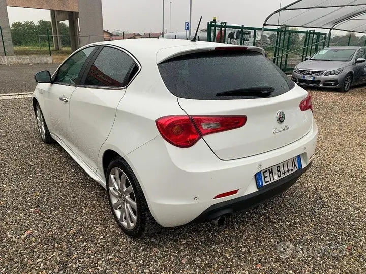 Alfa Romeo Giulietta 2012 photo 3