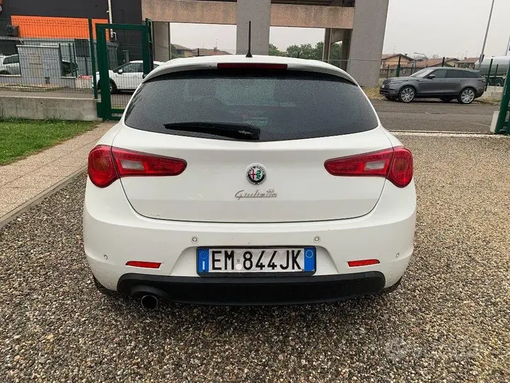 Alfa Romeo Giulietta 2012 photo 4