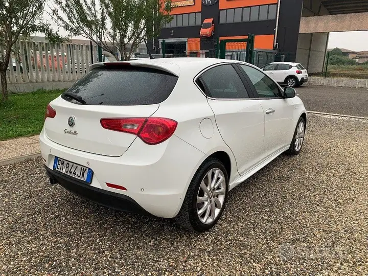 Alfa Romeo Giulietta 2012 photo 5
