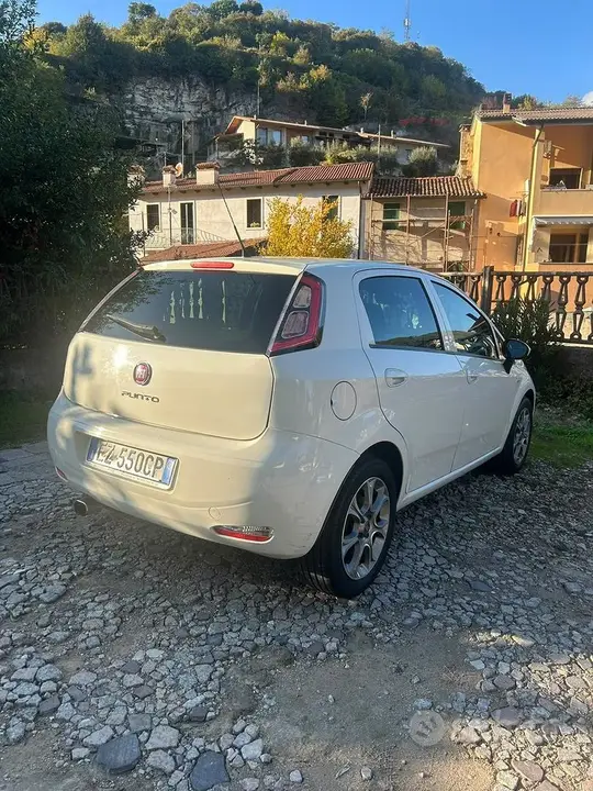 Fiat Punto 2015 photo 2