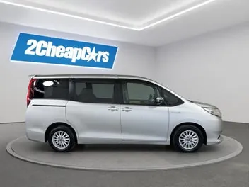 Toyota Noah 2014 photo 5
