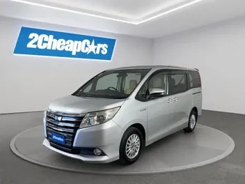 Toyota Noah 2014 photo 2