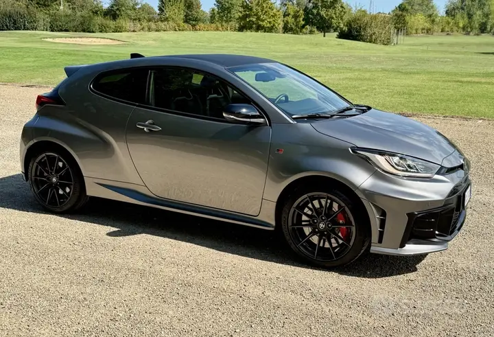 Toyota Yaris 2024 photo 2